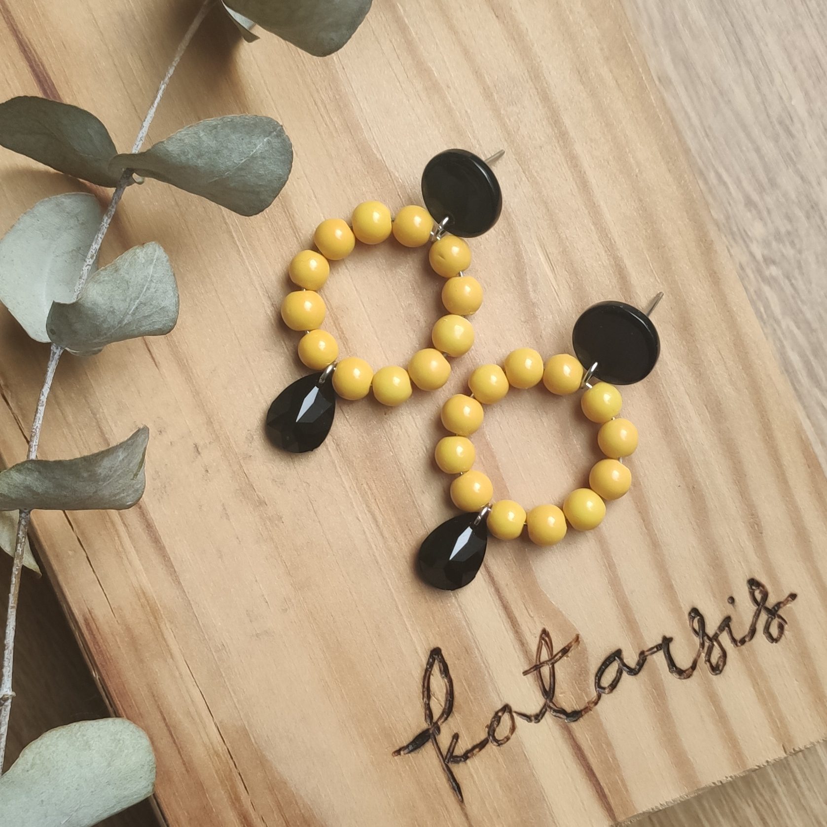 1619774993932 Pendientes Aro Amarillo - detalle 2 - bisutería artesanal Katarsis