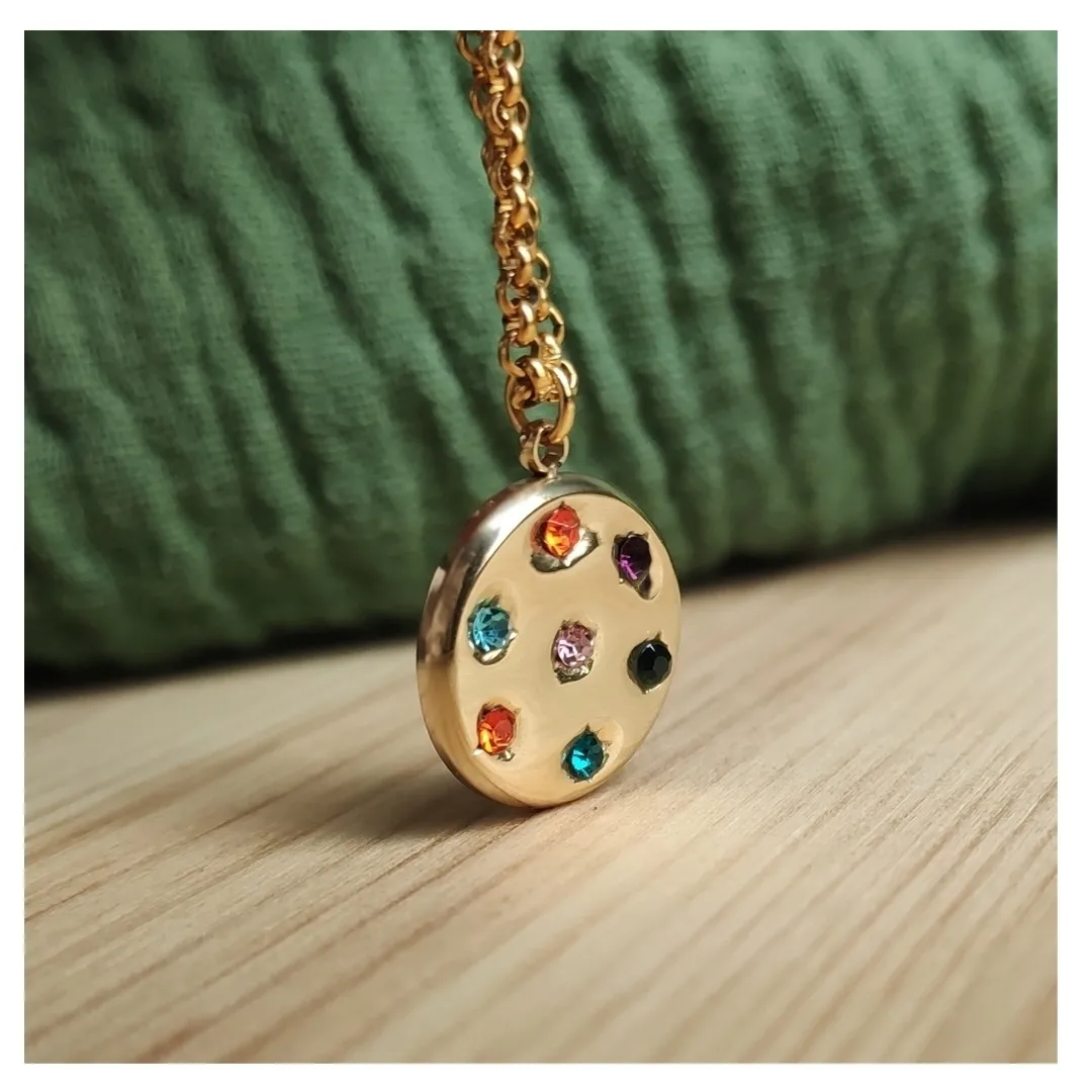 1648503336538 Collar