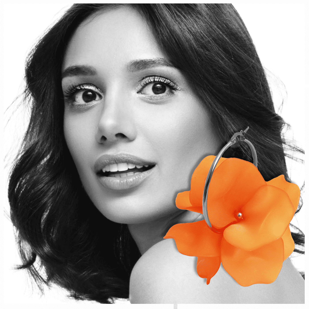 Pendientes flor naranja con modelo Pendientes Zahra - bisutería artesanal de Katarsis